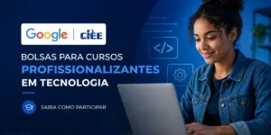 Mulher jovem sorridente com laptop em bolsa de estudo CIEE