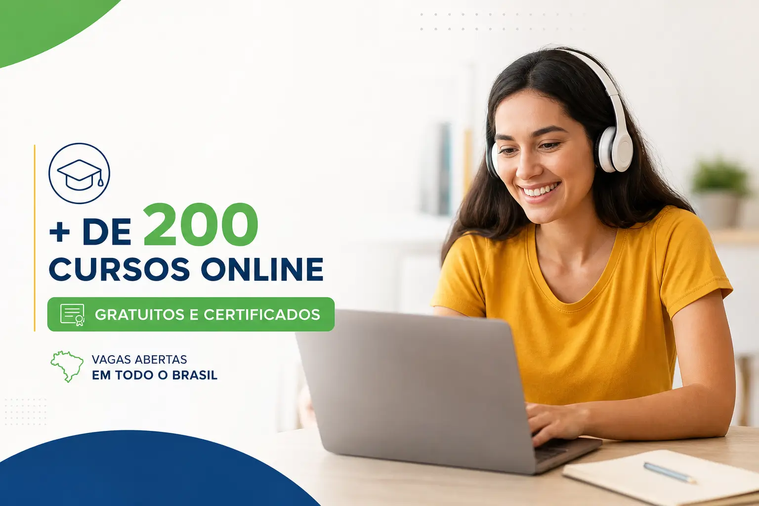 Jovem mulher usando laptop com cursos gratuitos, 2026