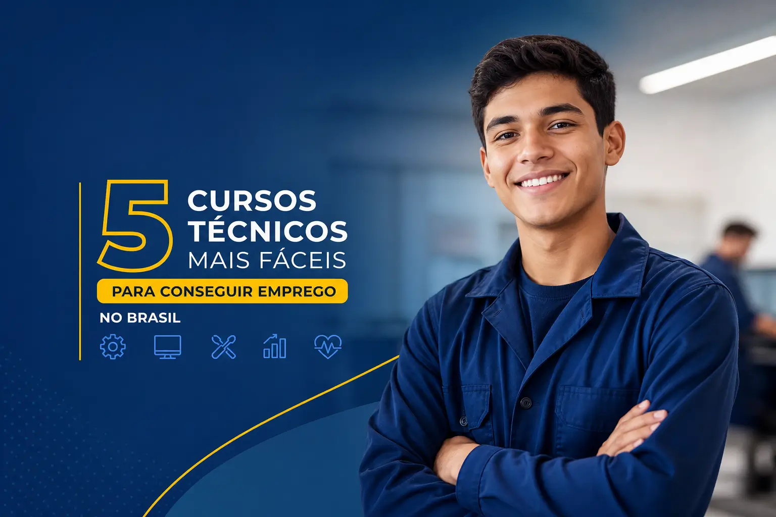 Jovem sorrindo em uniforme azul - 5 CURSOS TÉCNICOS FÁCEIS