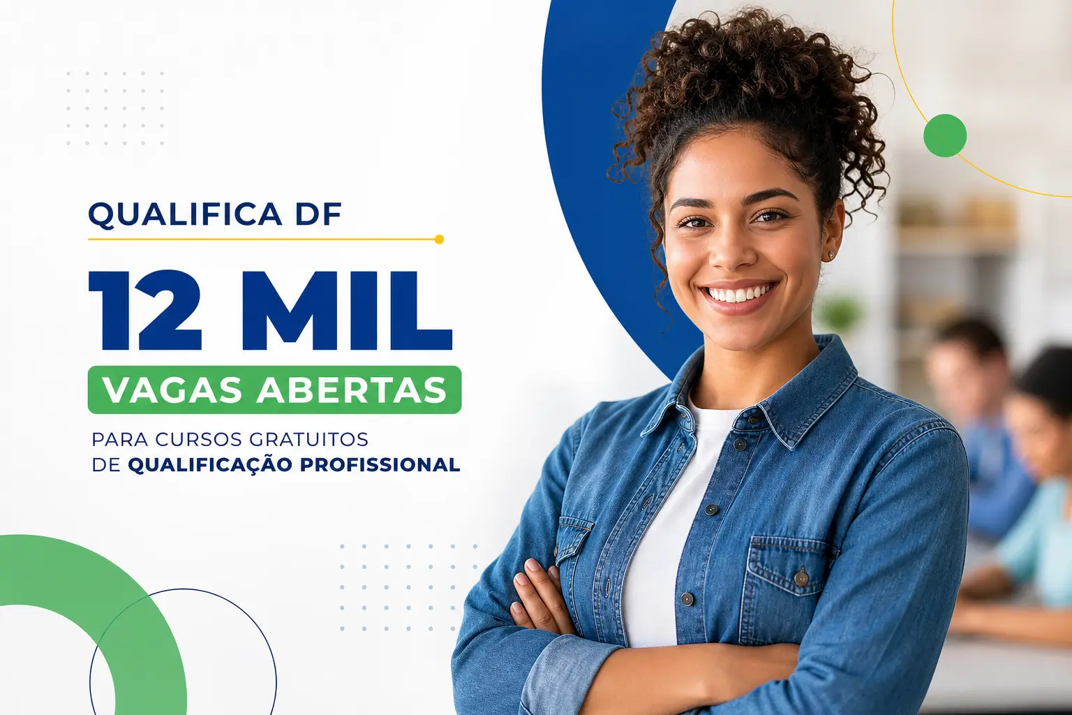 Mulher sorridente com texto 'QUALIFICA DF' e '12 MIL VAGAS ABERTAS'