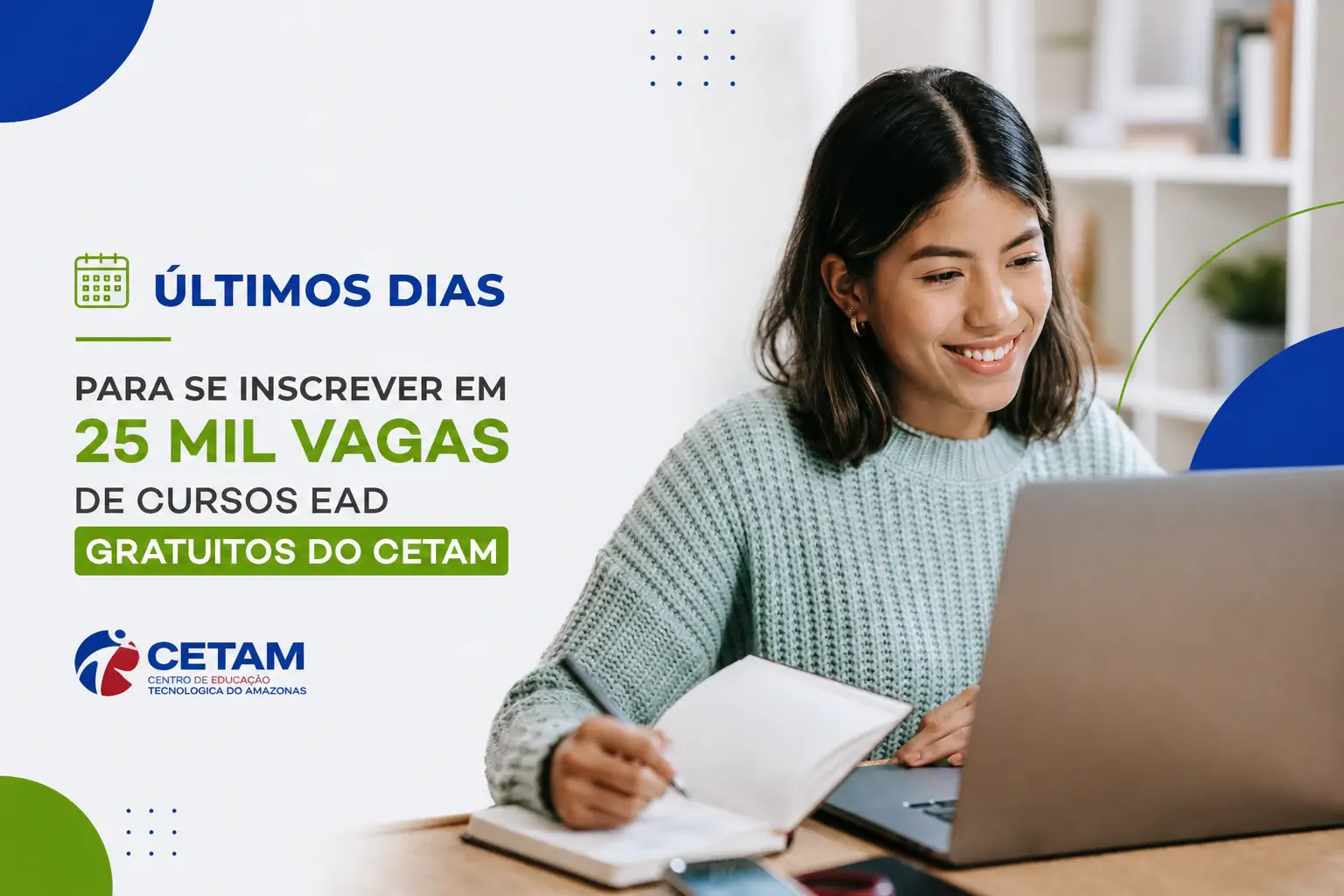 Mulher jovem estudando online para educação financeira 2026