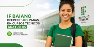 Jovem sorridente em frente ao Instituto Federal Baiano com livros