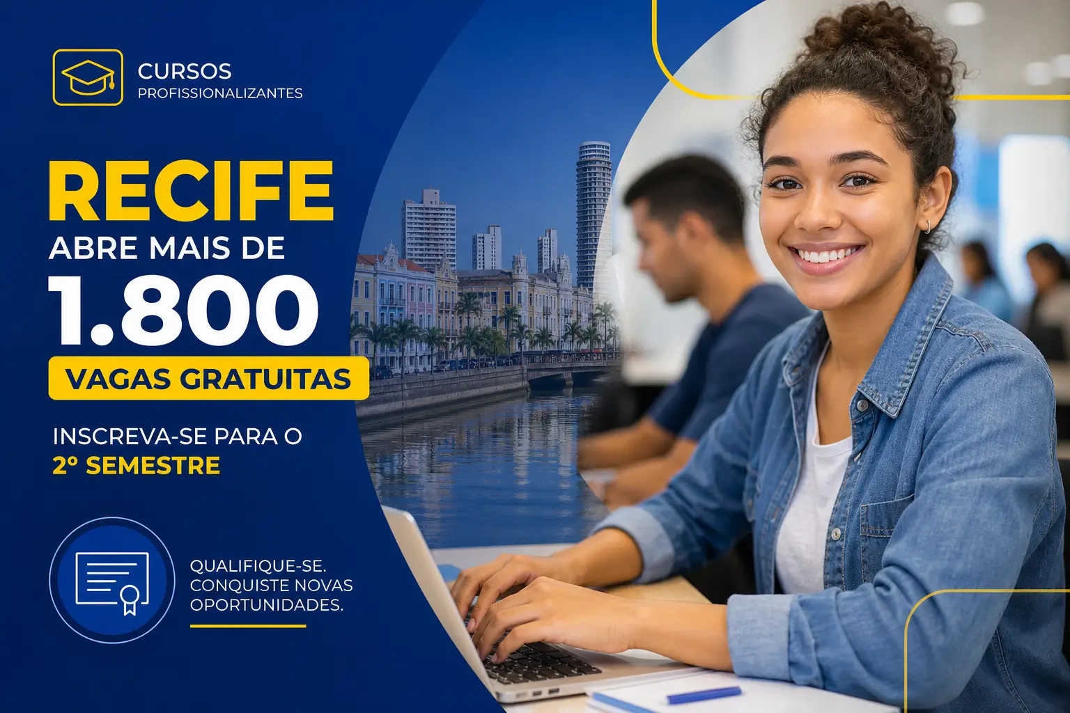 Mulher sorrindo em laptop com fundo de Recife e texto de cursos