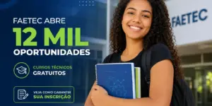 Mulher sorridente com cadernos em frente ao prédio FAETEC