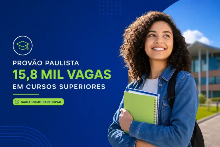 Jovem sorridente em ambiente universitário com cadernos e destaque para Prova Paulista